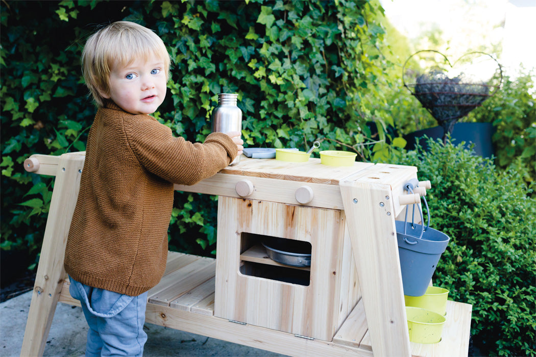 Matschküche aus Massivholz – Outdoor-Rollenspielküche für Kinder
