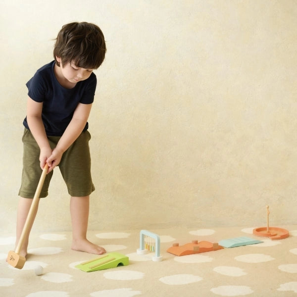 Mini-Golf-Set aus Holz – Spielspaß für drinnen und draußen